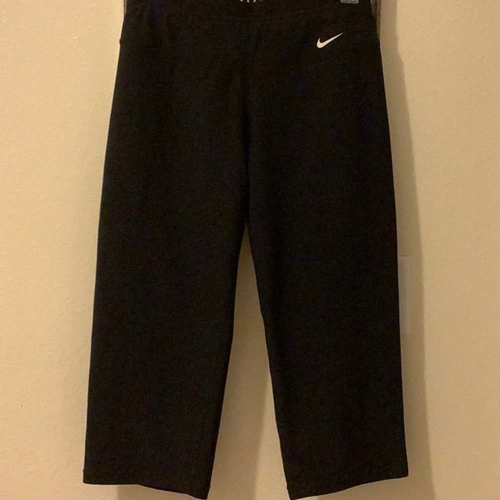 Nike dri-fit capris. Good condition, size medium, black